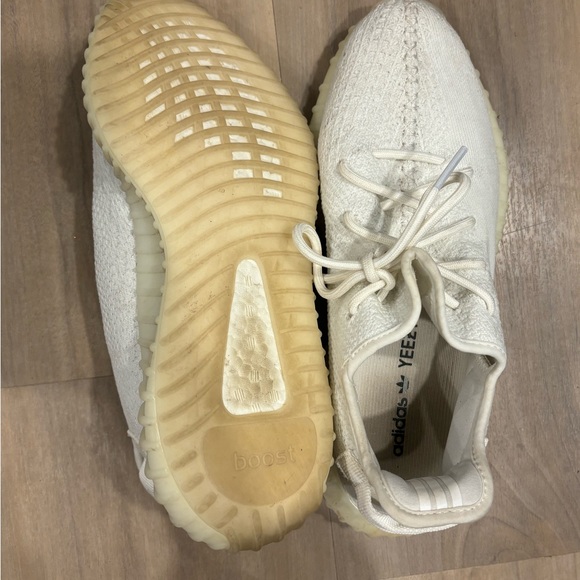 Men’s Yeezy Adidas - Picture 3 of 4